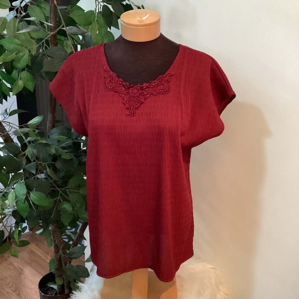 Copy Cats cap sleeve blouse crochet look detail at neckline Woman’s L